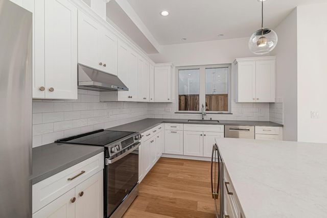 1460 Kentfield Avenue, Redwood City, CA 94061