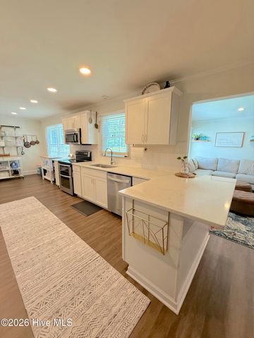 102 E Baywood Lane, Greenville, NC 27834