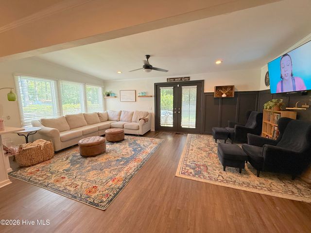 102 E Baywood Lane, Greenville, NC 27834