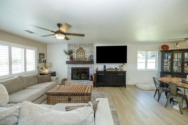 20292 Coral Cir, Hilmar, CA 95324