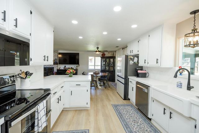 20292 Coral Cir, Hilmar, CA 95324