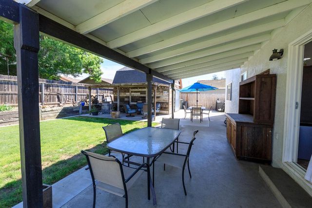 20292 Coral Cir, Hilmar, CA 95324