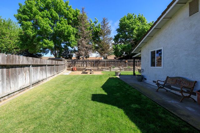 20292 Coral Cir, Hilmar, CA 95324