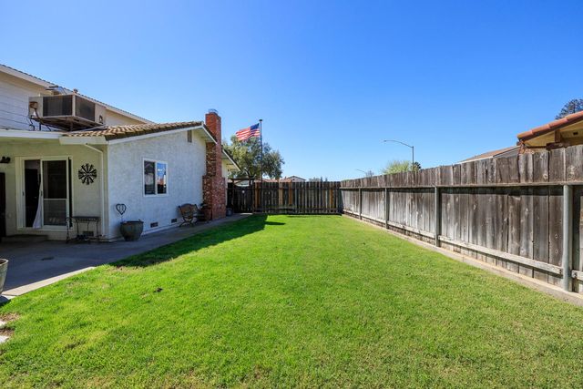 20292 Coral Cir, Hilmar, CA 95324
