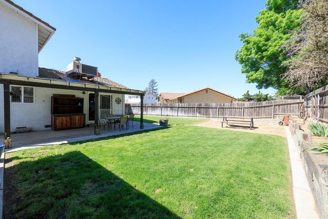 20292 Coral Cir, Hilmar, CA 95324