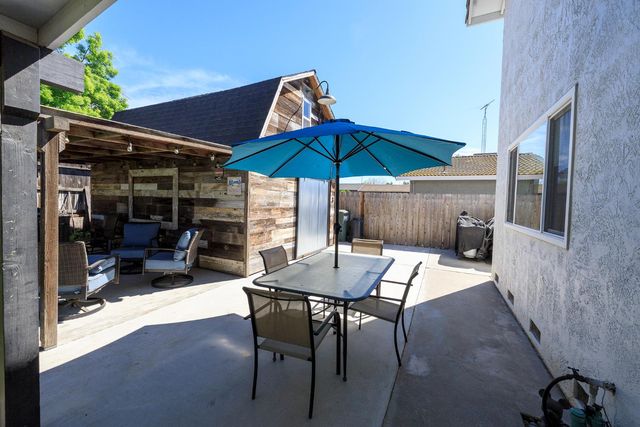 20292 Coral Cir, Hilmar, CA 95324