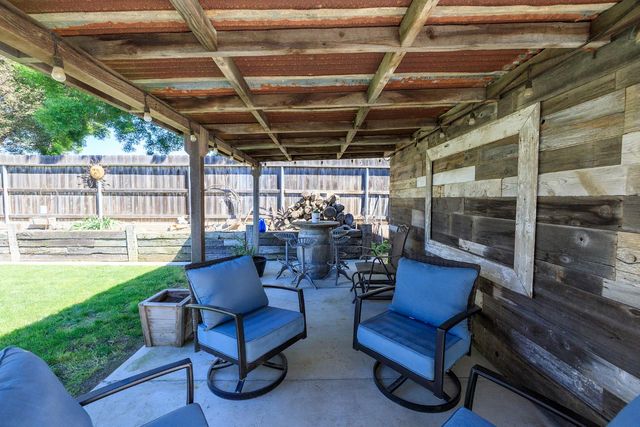 20292 Coral Cir, Hilmar, CA 95324