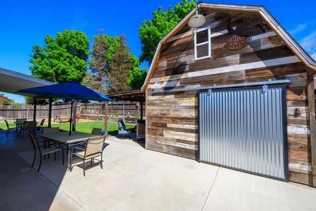 20292 Coral Cir, Hilmar, CA 95324