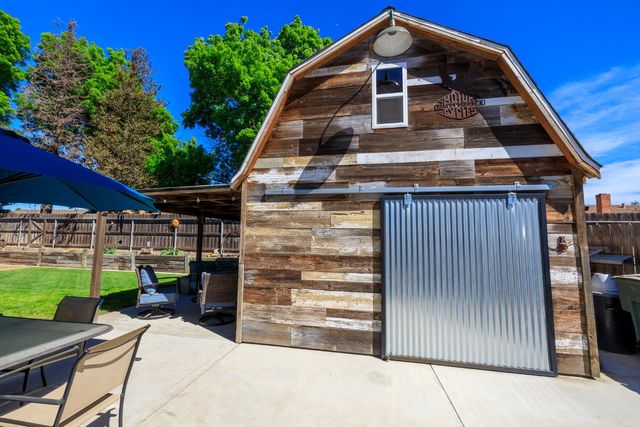 20292 Coral Cir, Hilmar, CA 95324