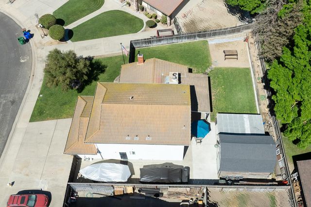 20292 Coral Cir, Hilmar, CA 95324