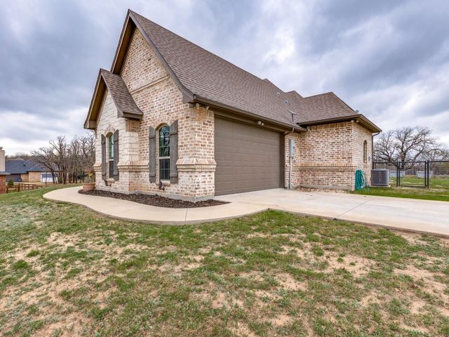 815 County Road 3355, Paradise, TX 76073