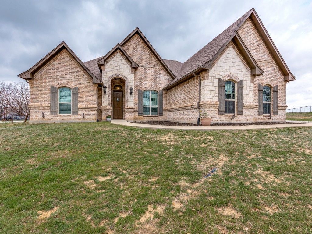 815 County Road 3355, Paradise, TX 76073