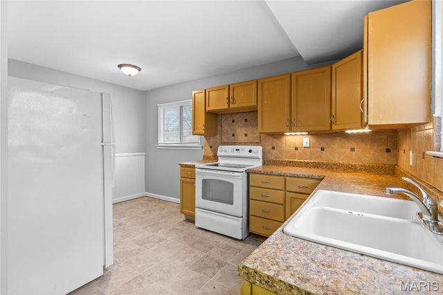 2265 Grants Parkway, Florissant, MO 63031