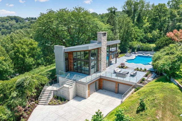 4956 CHESTNUT RD, Center Valley, PA 18034