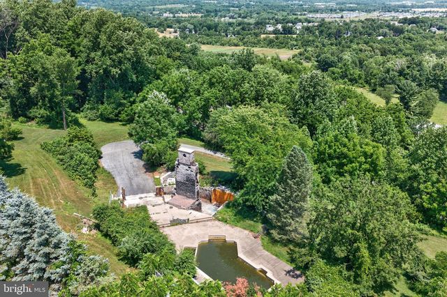4956 CHESTNUT RD, Center Valley, PA 18034