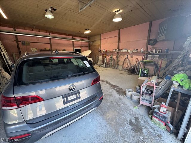 2719 Columbiana Road, New Springfield, OH 44443