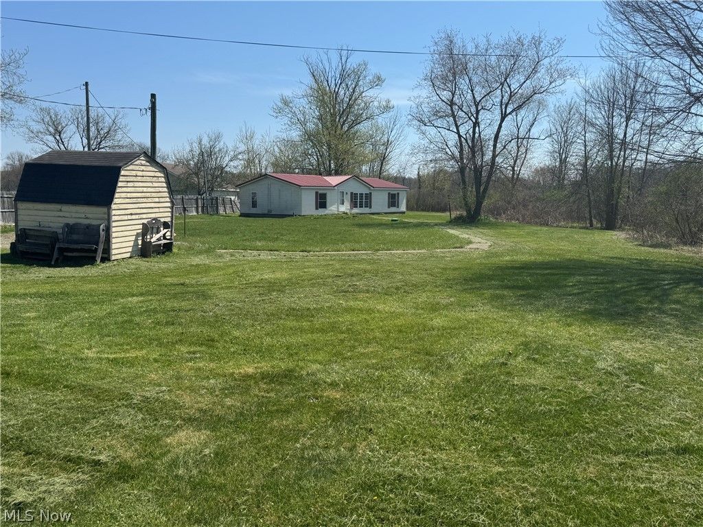2719 Columbiana Road, New Springfield, OH 44443