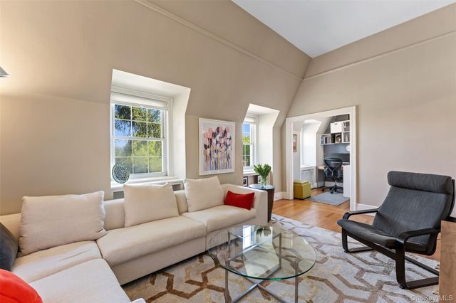 2 Alden Place 4D, Bronxville, NY 10708