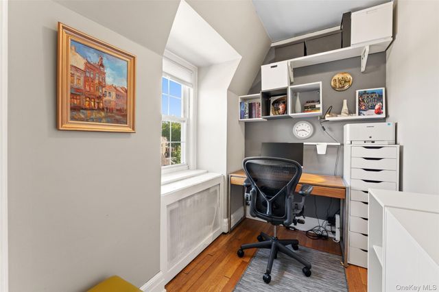 2 Alden Place 4D, Bronxville, NY 10708