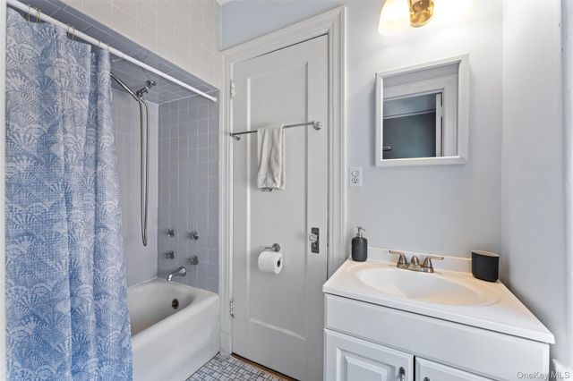 2 Alden Place 4D, Bronxville, NY 10708