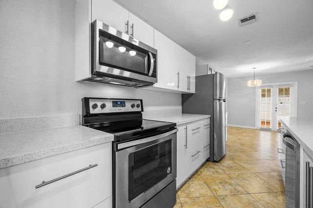1306 NE 14th Avenue 1, Fort Lauderdale, FL 33304