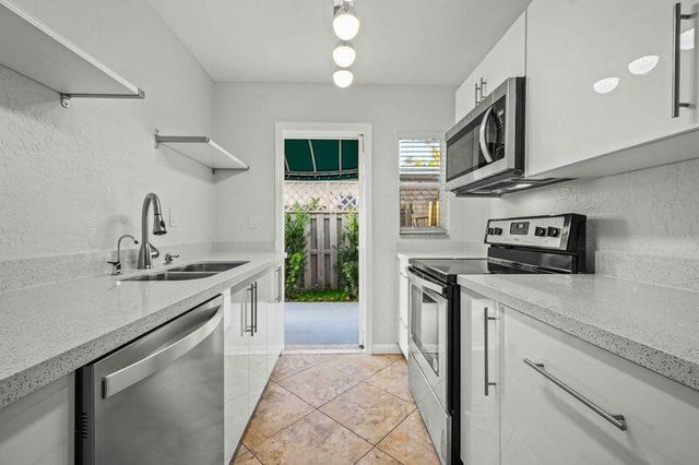 1306 NE 14th Avenue 1, Fort Lauderdale, FL 33304