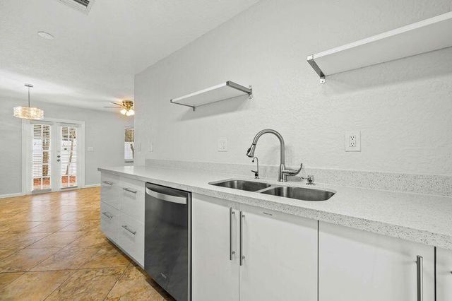 1306 NE 14th Avenue 1, Fort Lauderdale, FL 33304