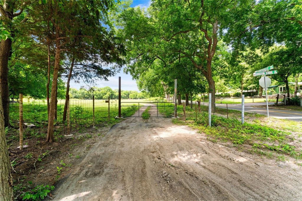 1213 S Houston School Road, Lancaster, TX 75146