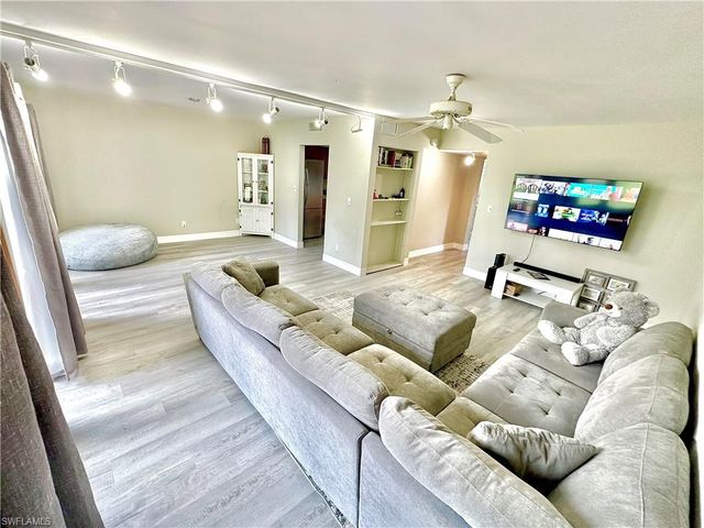 416 Bristle Cone LN 9, Naples, FL 34113