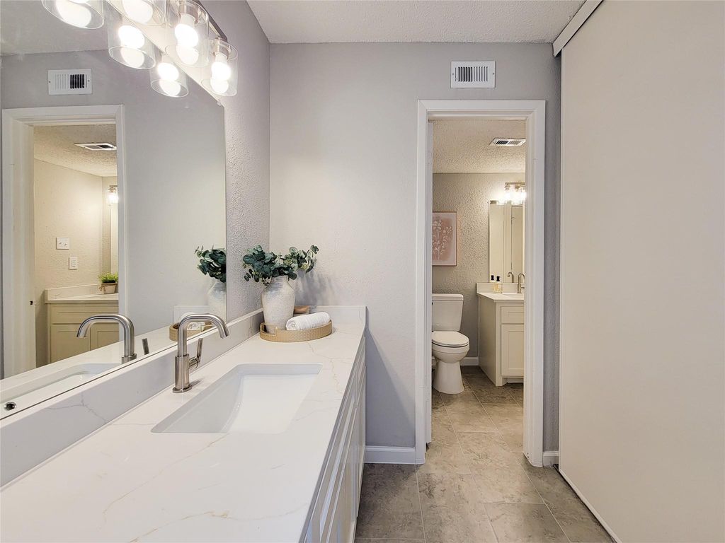 Image 21 of property listing at 13014 Leader Street 928, Houston, TX 77072