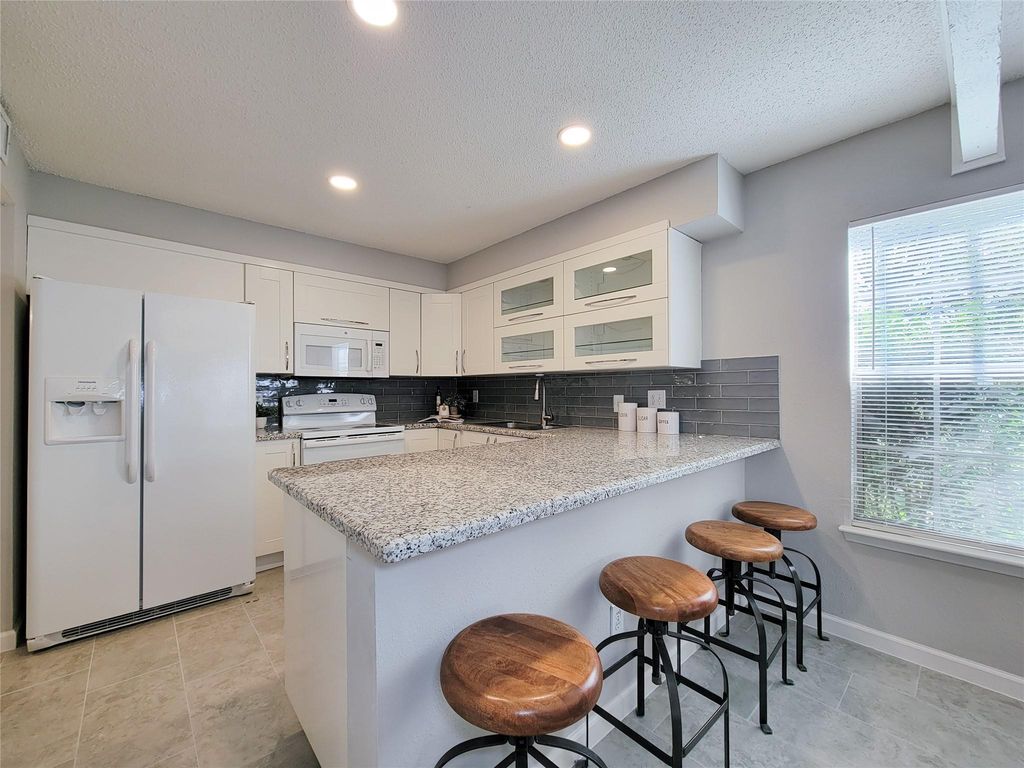 Image 4 of property listing at 13014 Leader Street 928, Houston, TX 77072