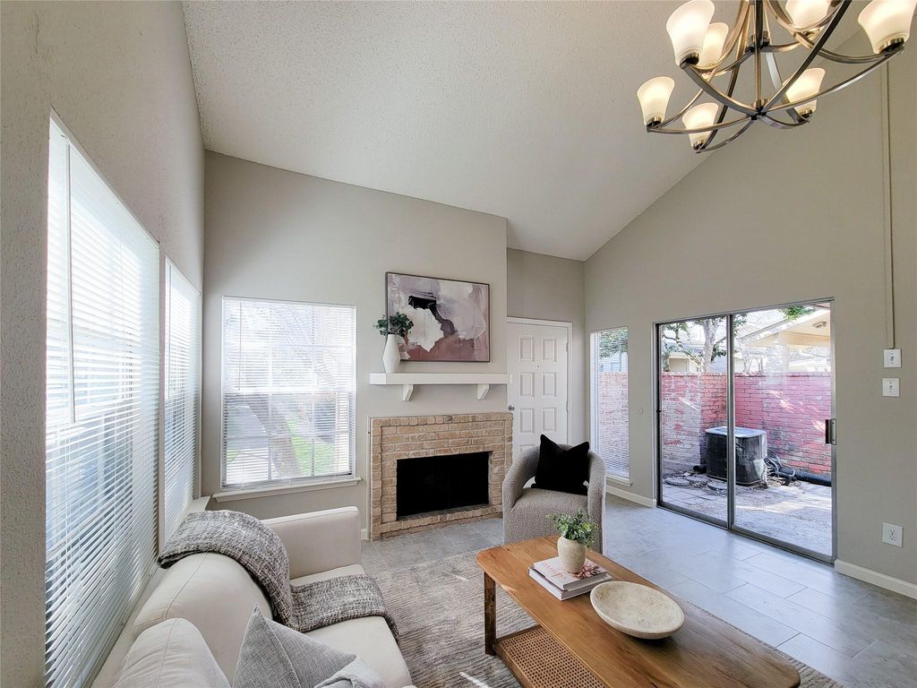 Image 6 of property listing at 13014 Leader Street 928, Houston, TX 77072