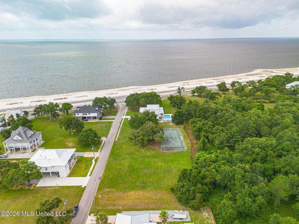 212 S Island View Avenue, Long Beach, MS 39560