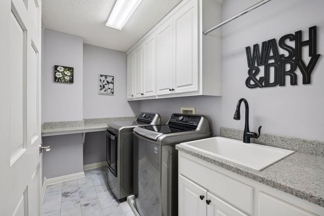 337 Willoughby Way W, Minnetonka, MN 55305