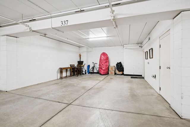 337 Willoughby Way W, Minnetonka, MN 55305