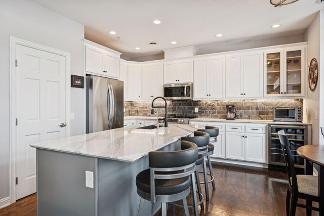 337 Willoughby Way W, Minnetonka, MN 55305