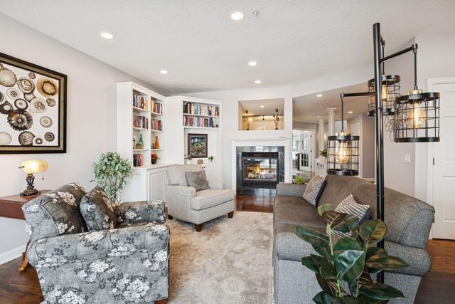 337 Willoughby Way W, Minnetonka, MN 55305