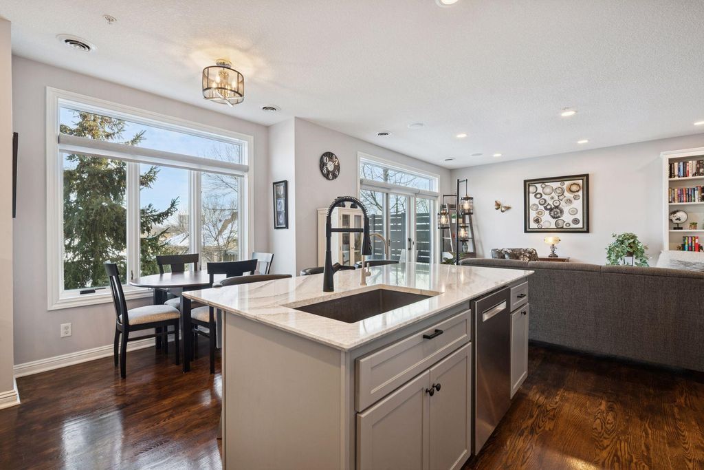 337 Willoughby Way W, Minnetonka, MN 55305