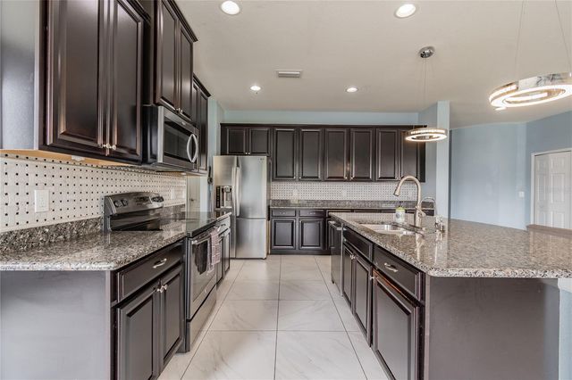 11027 TAHITI ISLE LANE, Tampa, FL 33647