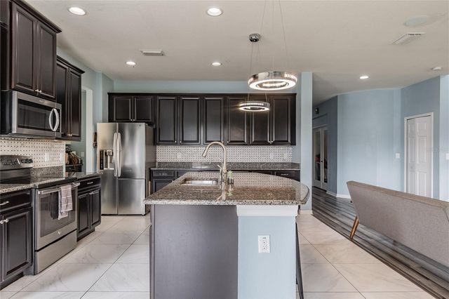 11027 TAHITI ISLE LANE, Tampa, FL 33647