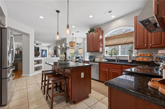 5484 Memorial DR, Virginia Beach, VA 23455