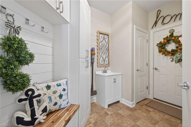 5484 Memorial DR, Virginia Beach, VA 23455