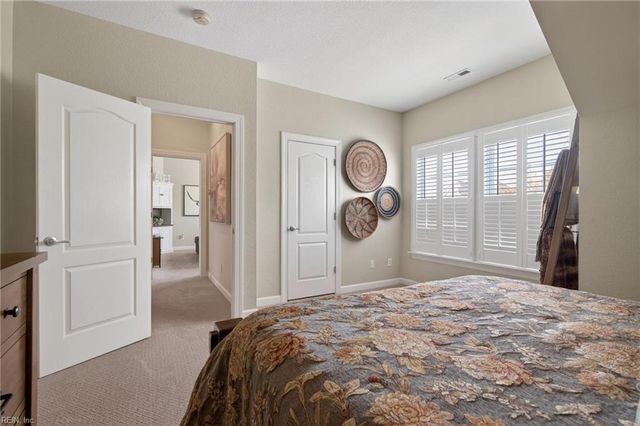 5484 Memorial DR, Virginia Beach, VA 23455