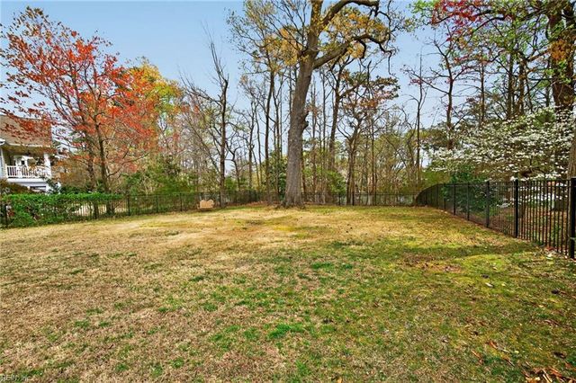 5484 Memorial DR, Virginia Beach, VA 23455