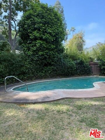 2528 Hutton Drive, Beverly Hills, CA 90210