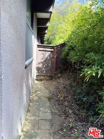 2528 Hutton Drive, Beverly Hills, CA 90210