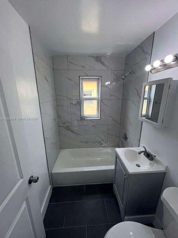 1281 NW 60th St 5, Miami, FL 33142