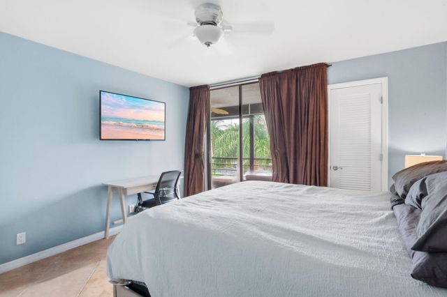 555 BANYAN TREE Lane E 410, Delray Beach, FL 33483