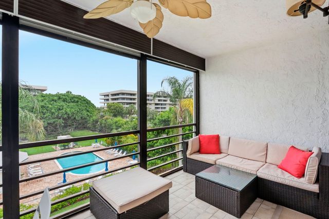 555 BANYAN TREE Lane E 410, Delray Beach, FL 33483