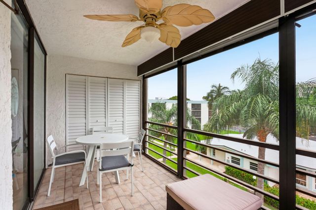 555 BANYAN TREE Lane E 410, Delray Beach, FL 33483